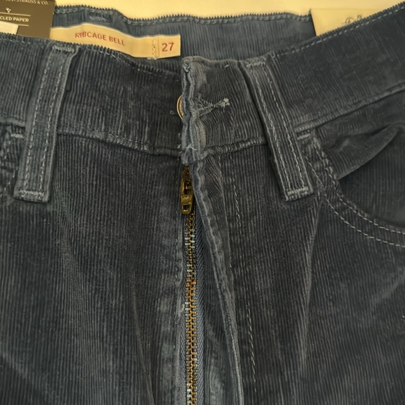 PREMIUM LEVIS RIBCAGE BELL CORDUROY - Picture 6 of 8